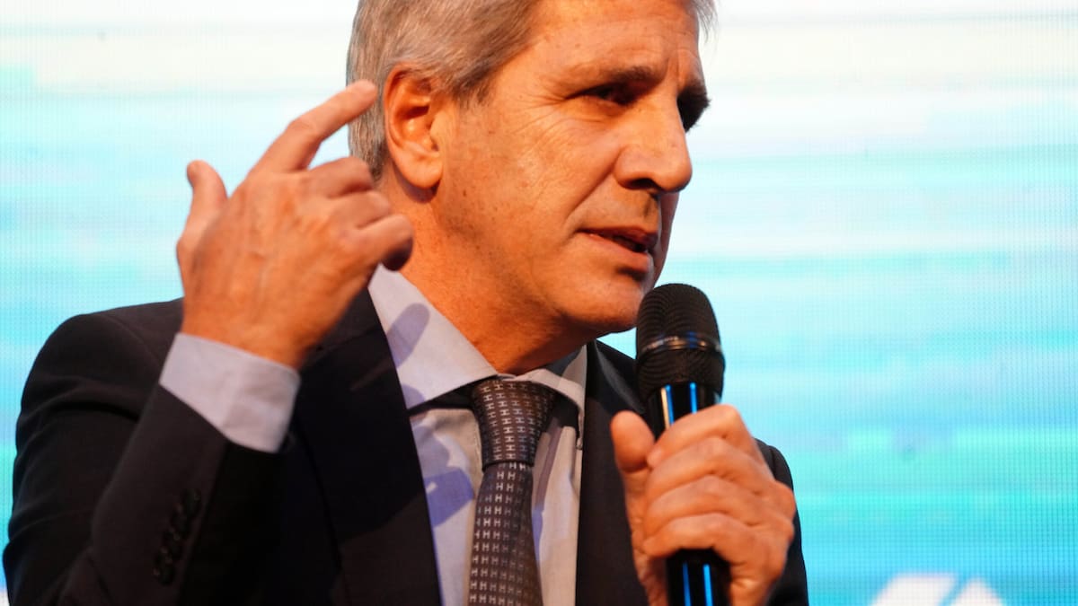 Luis Caputo explicó la emisión por US$ 5.000 millones que decretó el Gobierno en el Boletín Oficial: “No es nueva deuda, sino refinanciamiento”