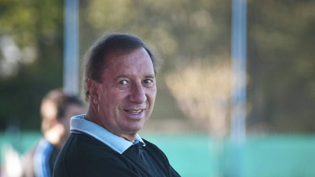 Apareció una nueva foto de Carlos Bilardo: dos exjugadores lo visitaron en su casa