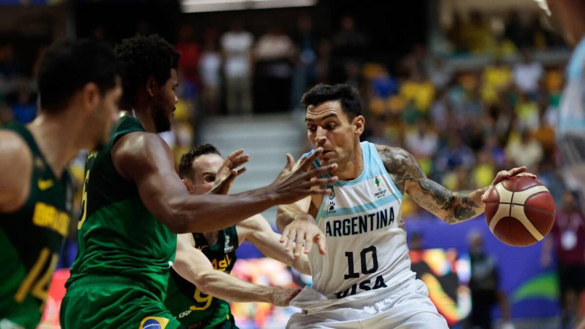 Carlos Delfino contra Brasil en la final de la AmeriCup 2022. Foto: Reuters.