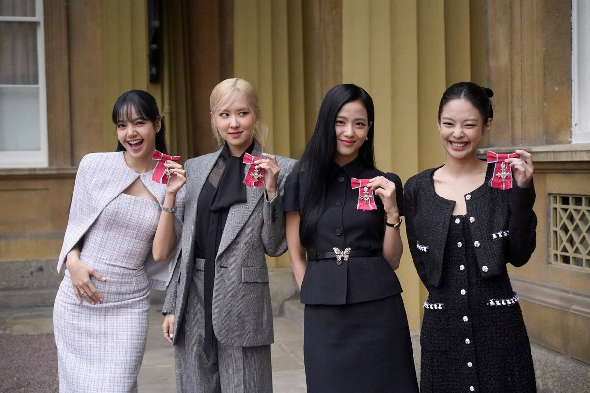 Carlos III recibió a Blackpink en el Palacio de Buckingham. Foto: Reuters