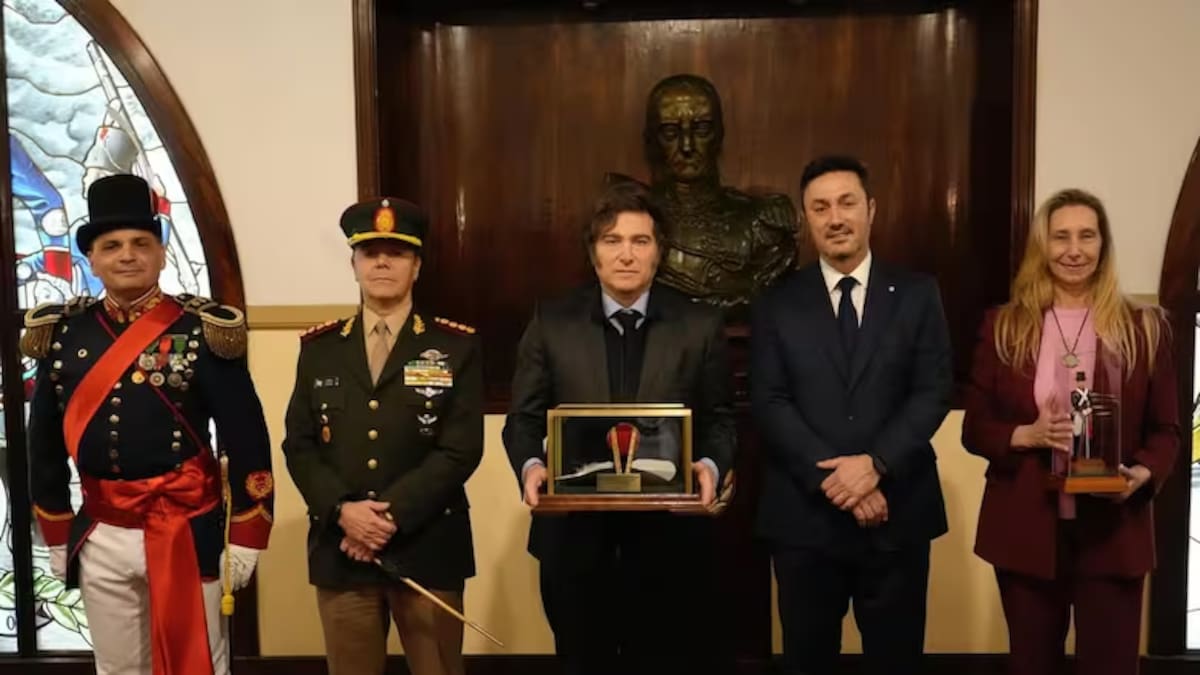 Carlos Presti junto a Javier Milei, Luis Petri y Karina Milei.