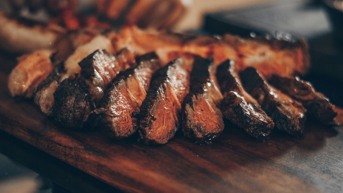 Carne a la parriilla.