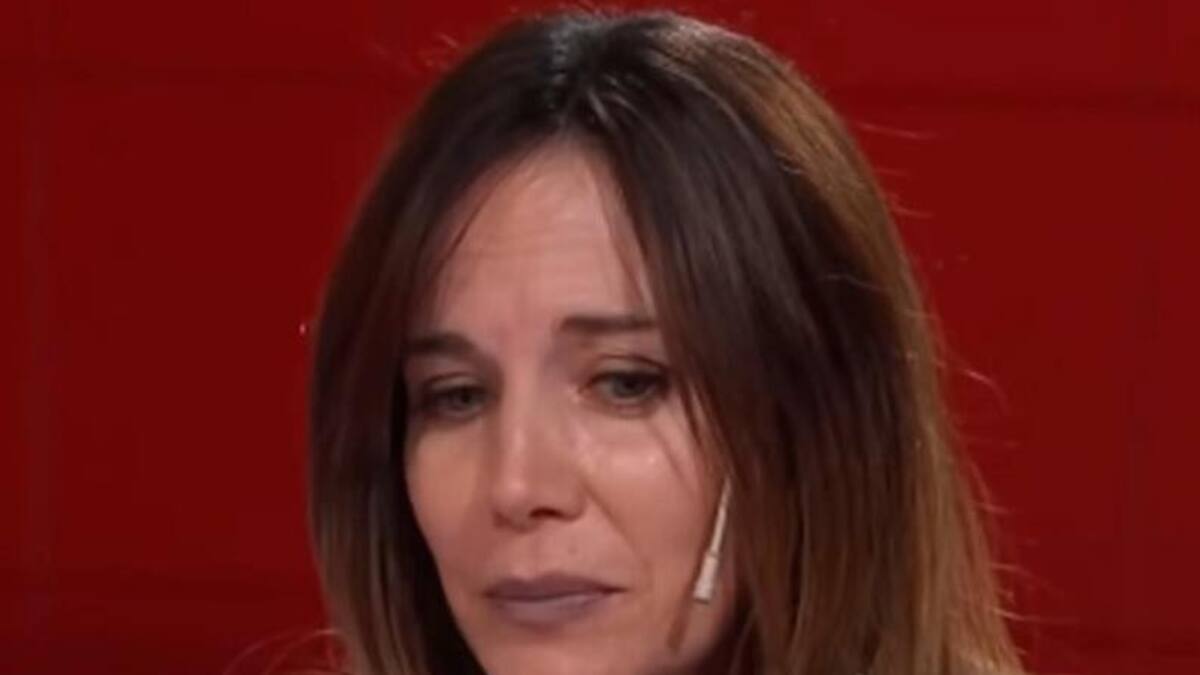 Carolina Prat, llora tras la muerte de su hermana Natalia