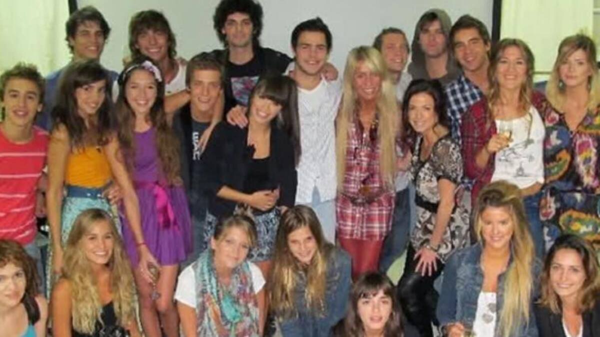 Casi Ángeles - Tira