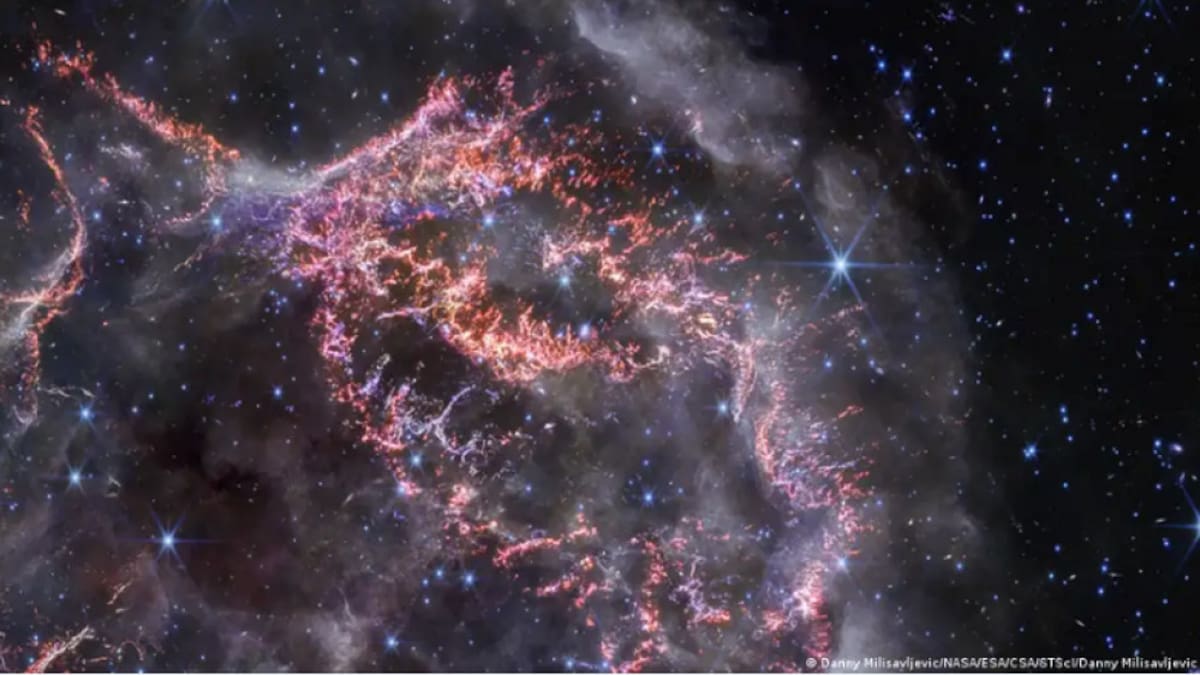 Casiopeia A capturada por la cámara de infrarrojo cercano (NIRCam). Foto: NASA.
