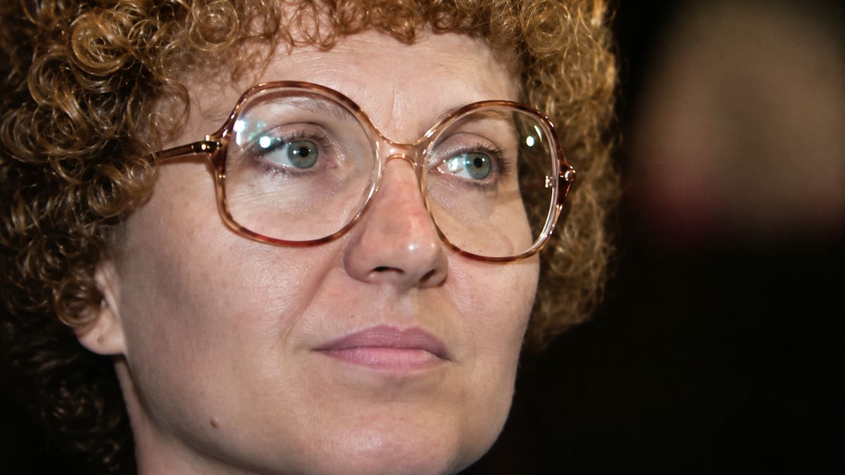 El macabro caso de Candy Montgomery, la mujer que mató a su amiga de 41 hachazos y quedó libre: la historia que inspiró a la serie “Amor y muerte” de HBO