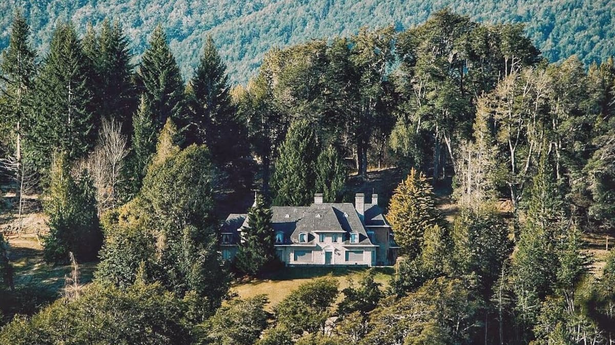 El castillo escondido en medio de la Cordillera de los Andes al que casi nadie puede acceder.