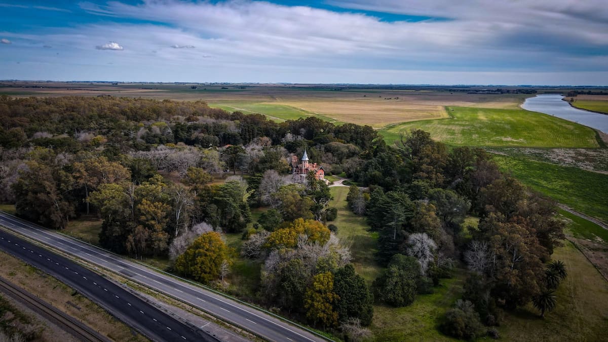 Castillo La Raquel. Foto: Instagram @laraquelestancia