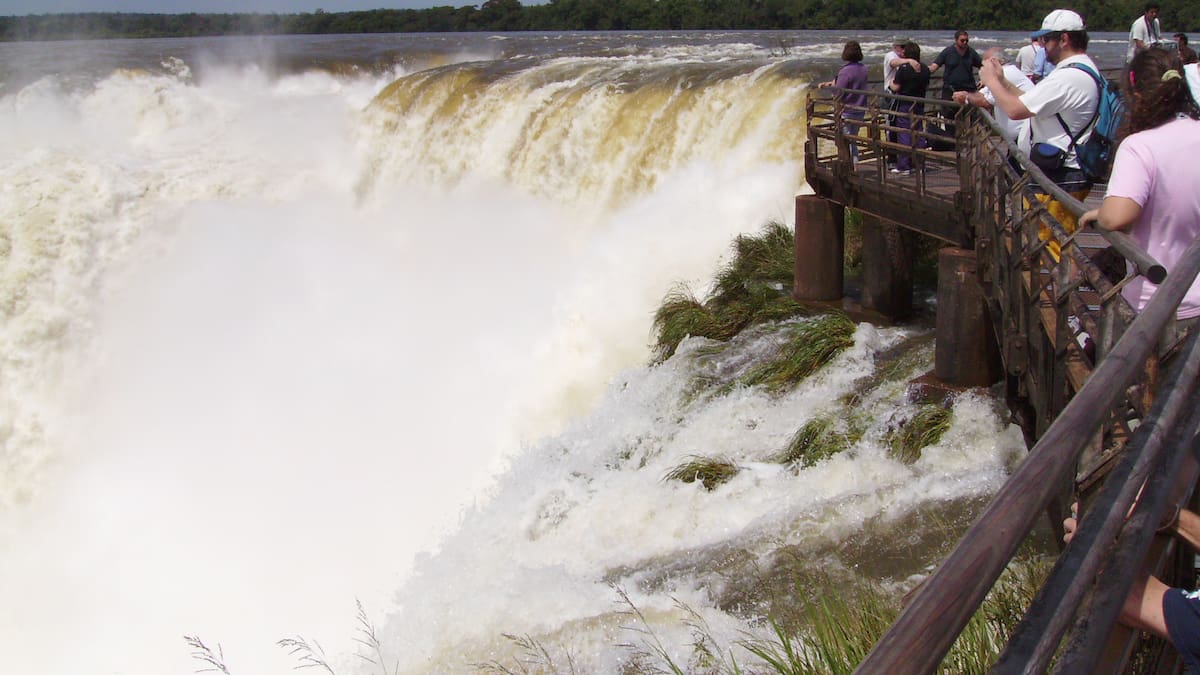 Alerta en las Cataratas del Iguazú por El Niño: cierran la Garganta del Diablo por 40 días debido al riesgo de crecidas extremas