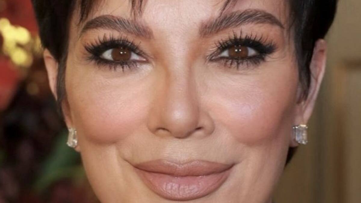 Cómo maquillarse las cejas después de los 50.