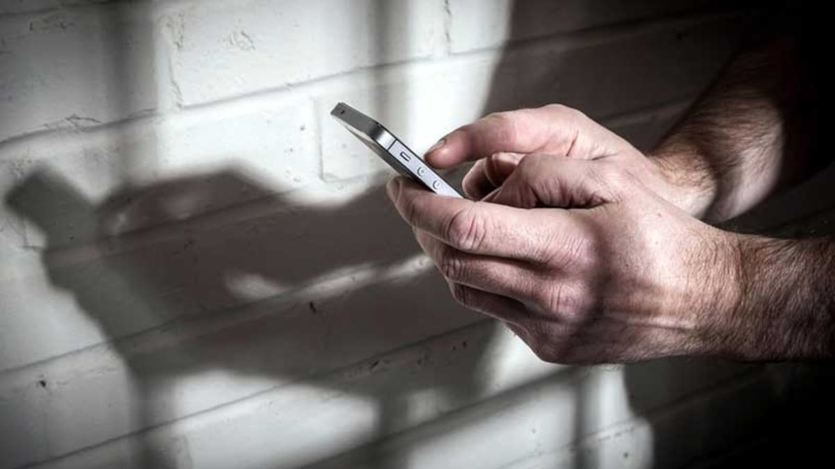 Celulares en las cárceles: el Gobierno lanzó un nuevo sistema para detectar y bloquear teléfonos
