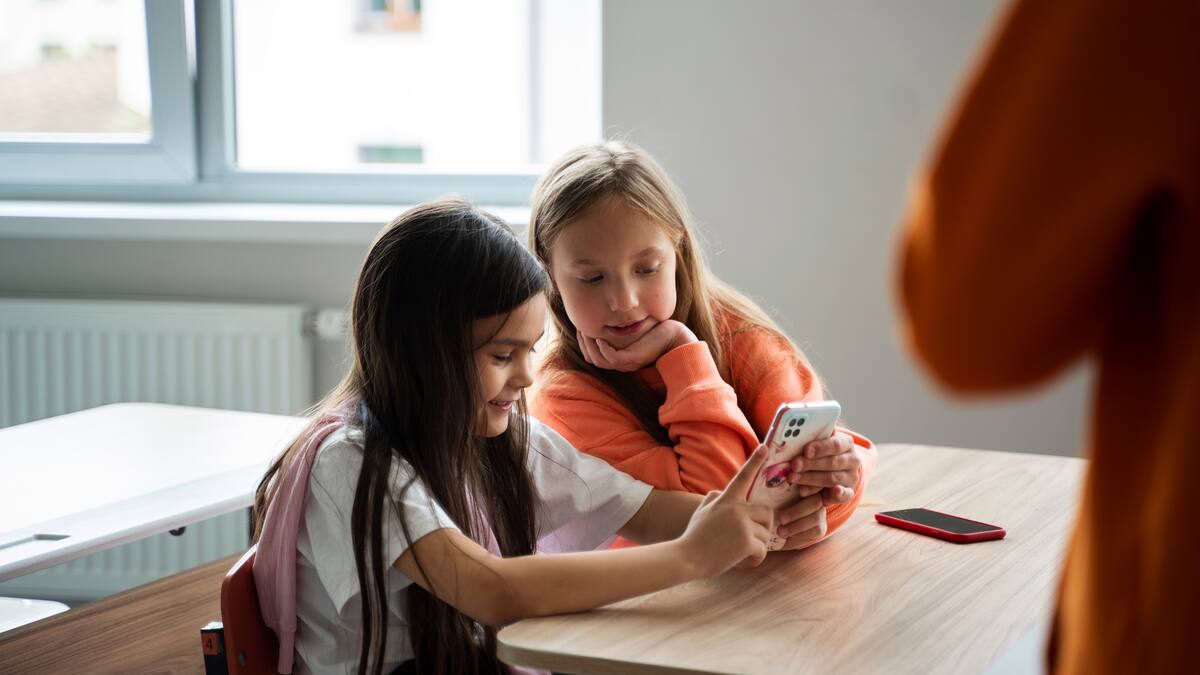 Celulares, escuela, niños.
