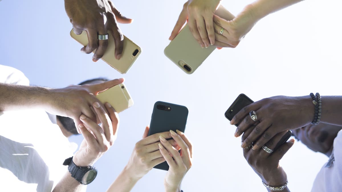 Entre los años 2012 y 2019 también generó que los adolescentes reduzcan un 54% las juntadas con amigos cara a cara. Foto: Freepik.
