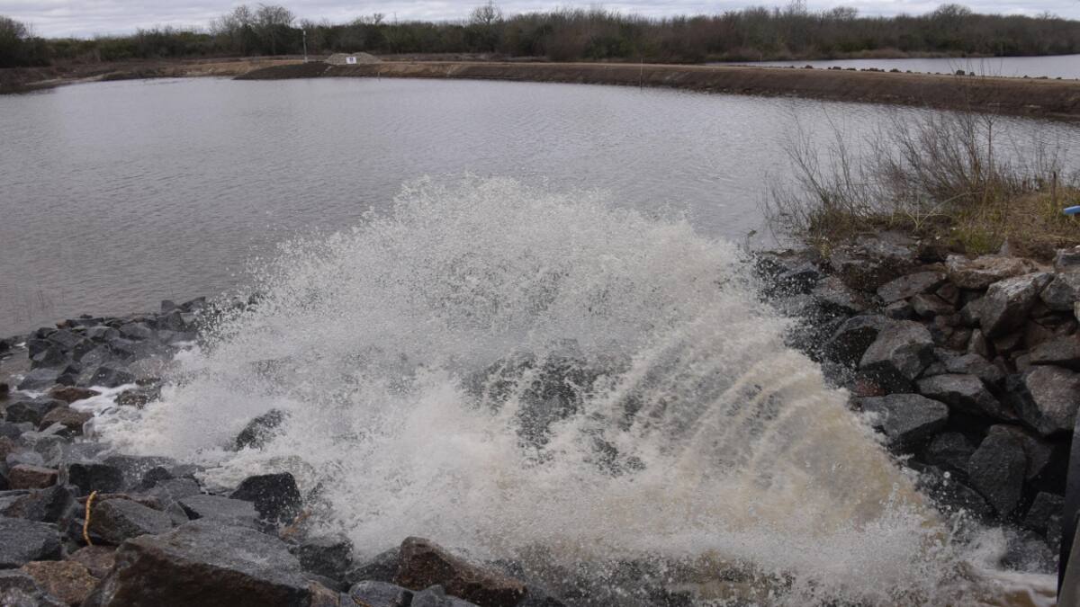 Chaparrones en Uruguay calman la sequia, Río San José. Foto: EFE