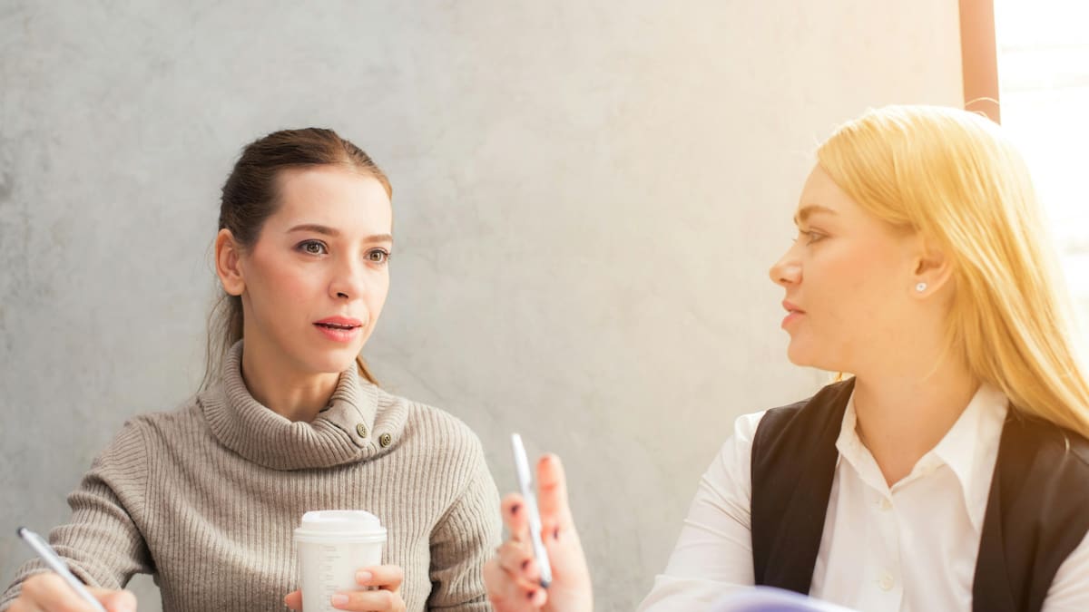 Charla, proximidad. Fuente: Pexels.