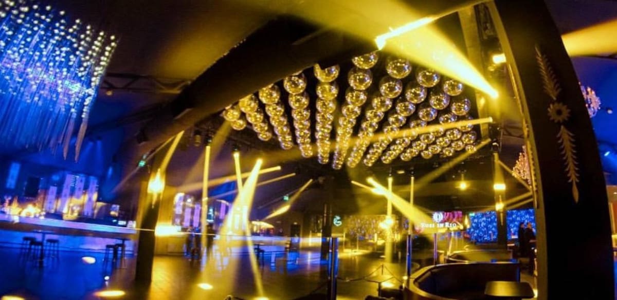 Chica discriminada - Costanera