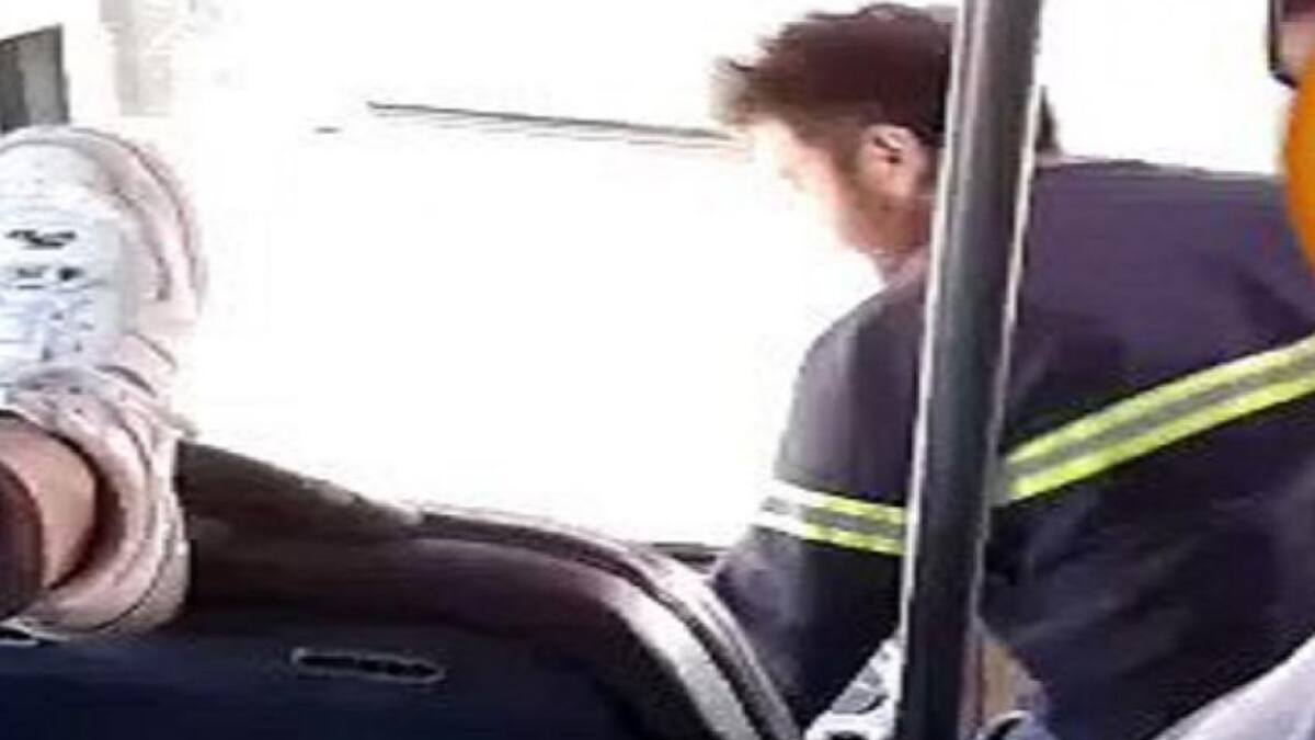 Chofer de colectivo que le dio el volante a un menor. Foto: NA.