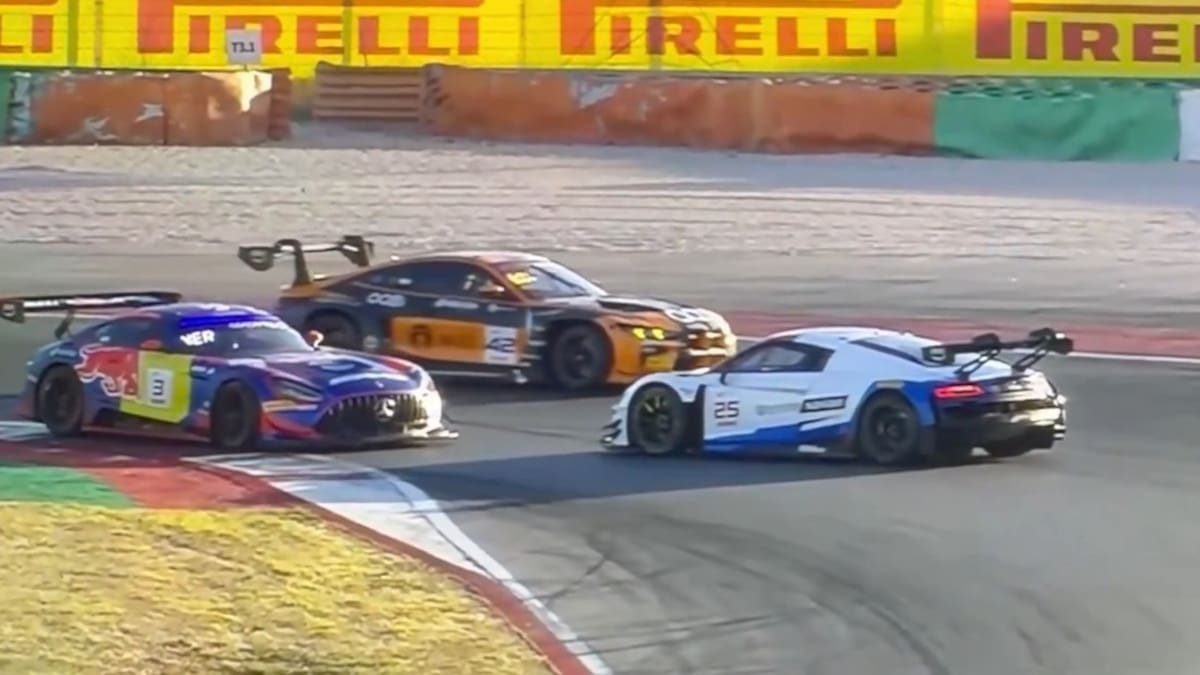 Choque de Max Verstappen en el GT World Challenge.