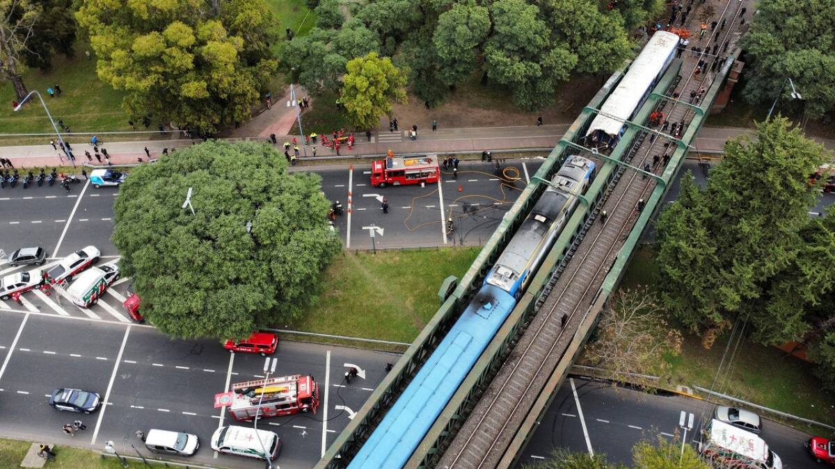 Choque del tren San Martín en el viaducto de Palermo. Foto: NA.