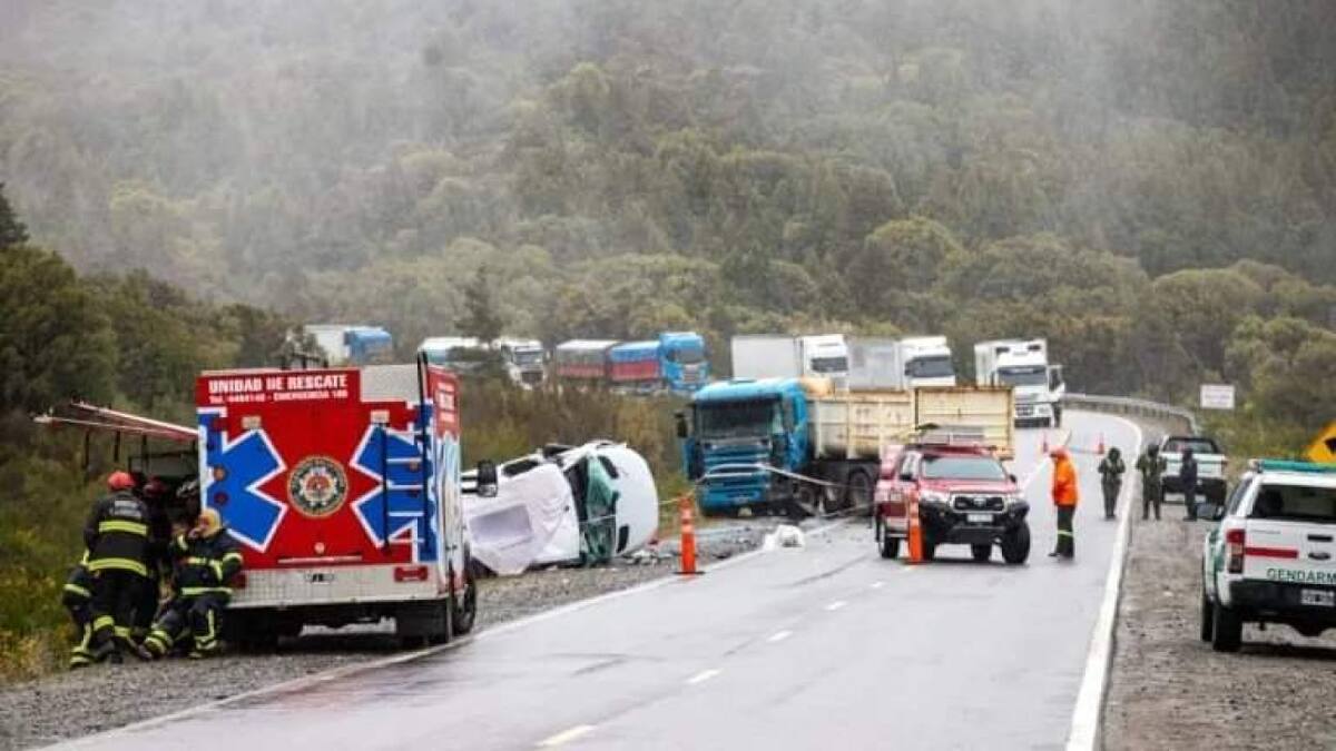Choque en la ruta de los Siete Lagos. Foto: redes sociales
