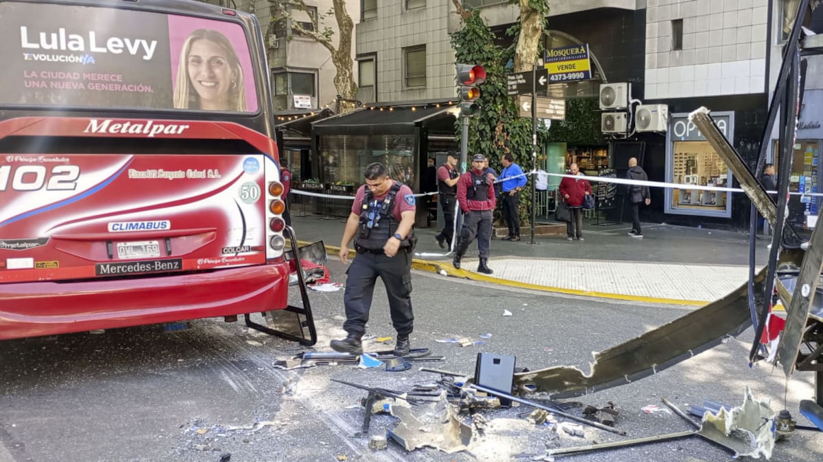 Choque entre dos colectivos en Congreso. Foto: NA/Juan Vargas.