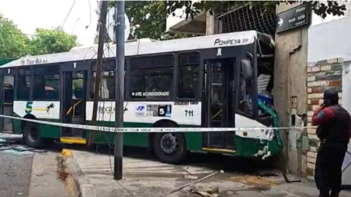 Choque incrustrado en un taller. Foto: NA.