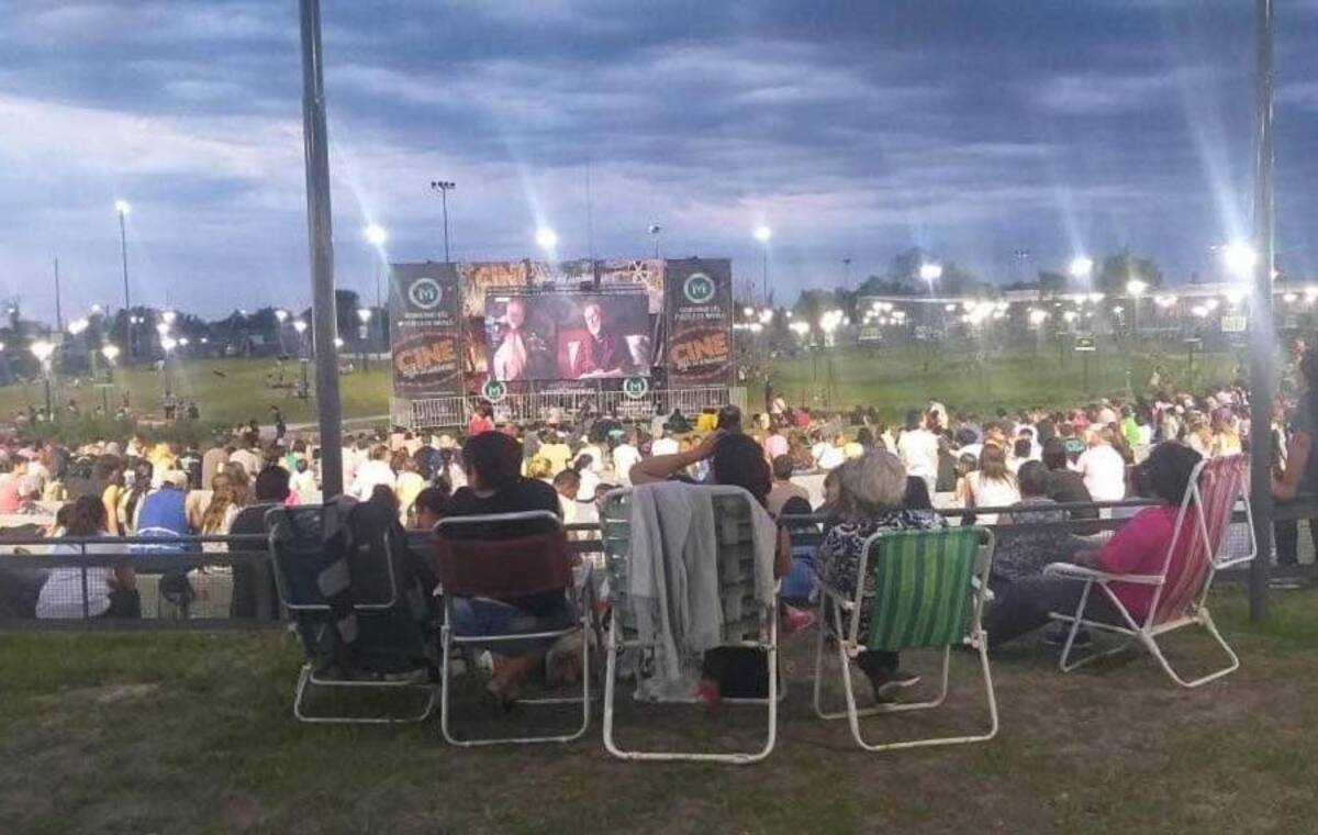 Cine bajo el Universo, Merlo