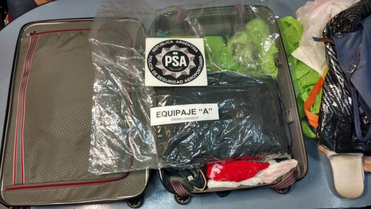 Detuvieron en Ezeiza a ciudadano ruso que intentaba trasladar cocaína en el equipaje