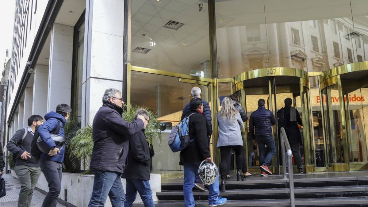 Clientes bancarios, bancos, banco, filas, NA