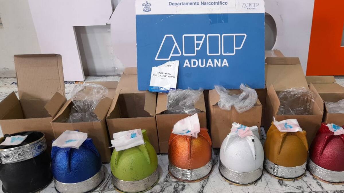 Cocaína en mates. Foto: aduana.