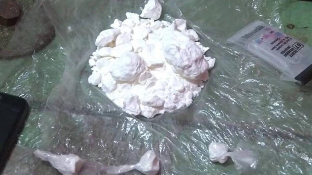 Cocaína encontrada en allanamiento, beba intoxicada