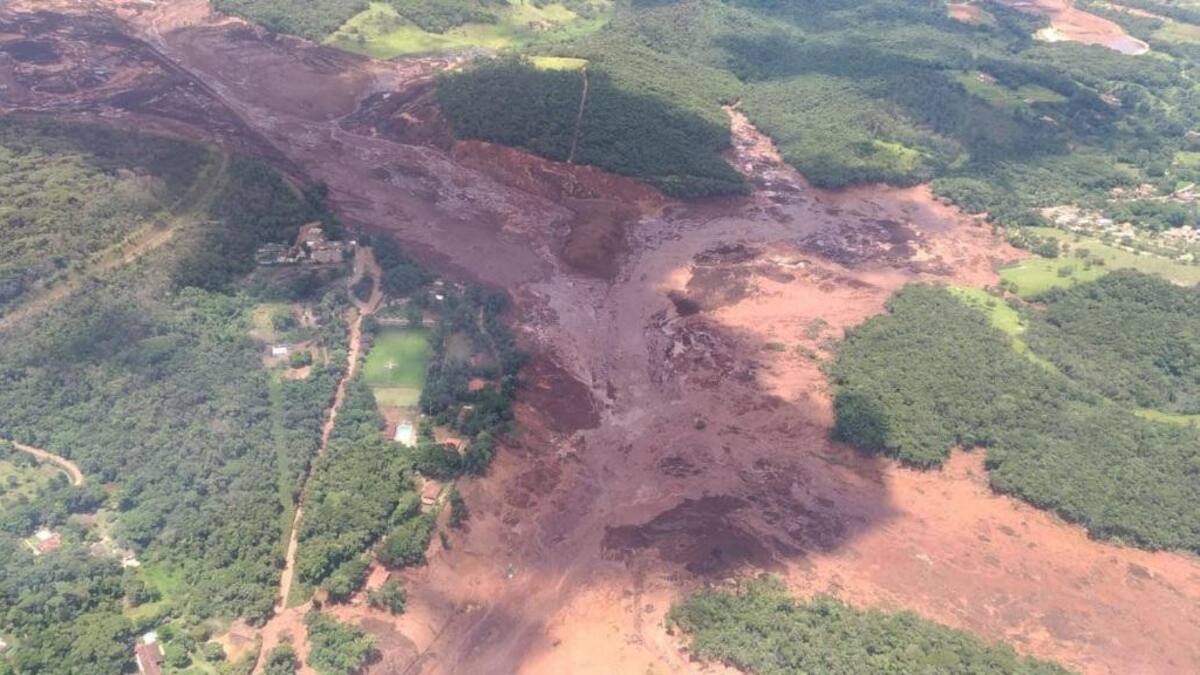 Colapso de un dique en Brasil