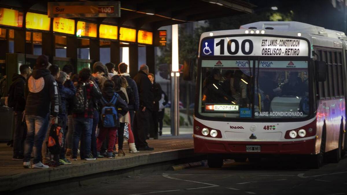 Colectivos, pasajeros, transporte público, foto NA