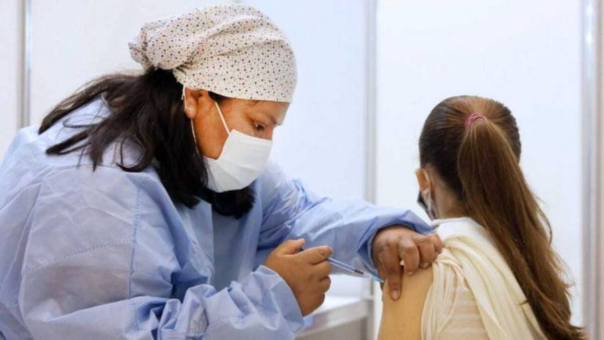 Comenzó la vacunación de adolescentes de entre 12 y 17 años sin comorbilidades