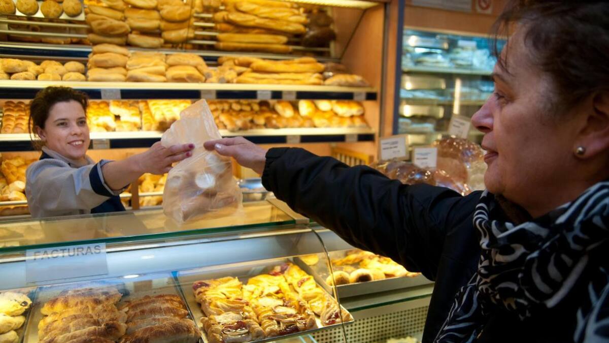 Comercios, panaderías, negocios, cuarentena, consumo, coronavirus en Argentina, NA