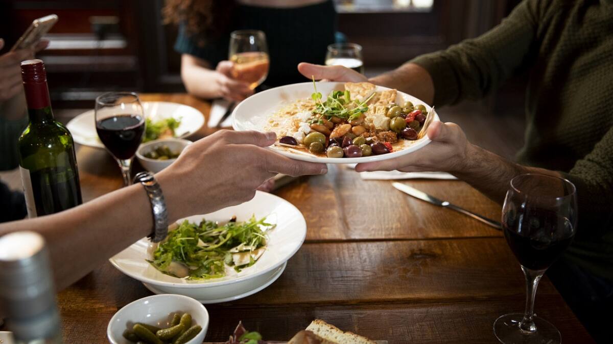 Comida en familia. Foto: Freepik.
