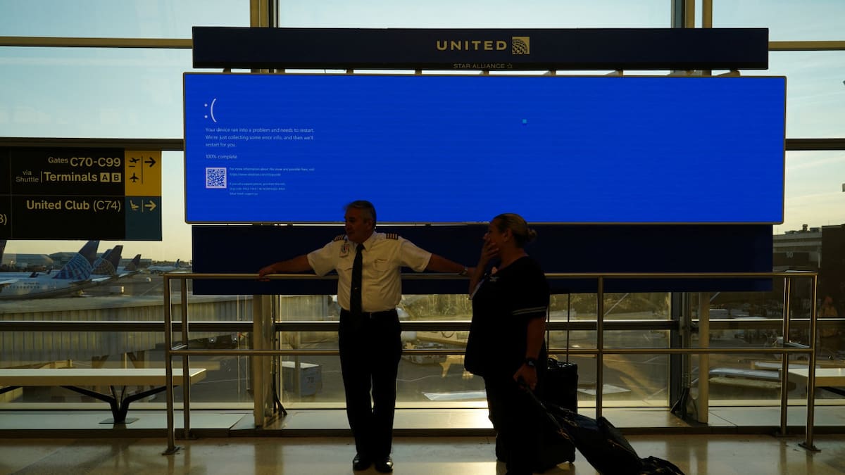Complicaciones en aeropuertos por falla informática de Windows. Foto: Reuters.