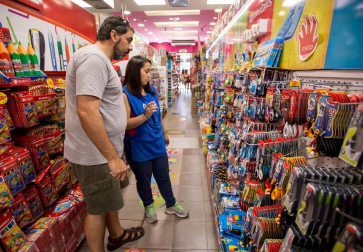 Compra de útiles escolares, Foto NA