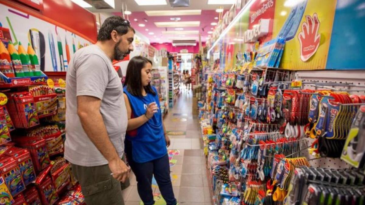 Compra de útiles escolares, Foto NA