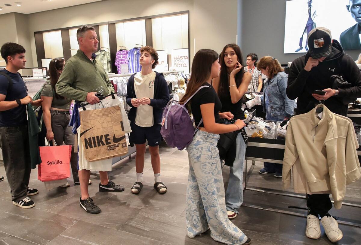 Compras en Viña Outlet Park, shopping en Viña del Mar, Chile. Foto: Reuters.