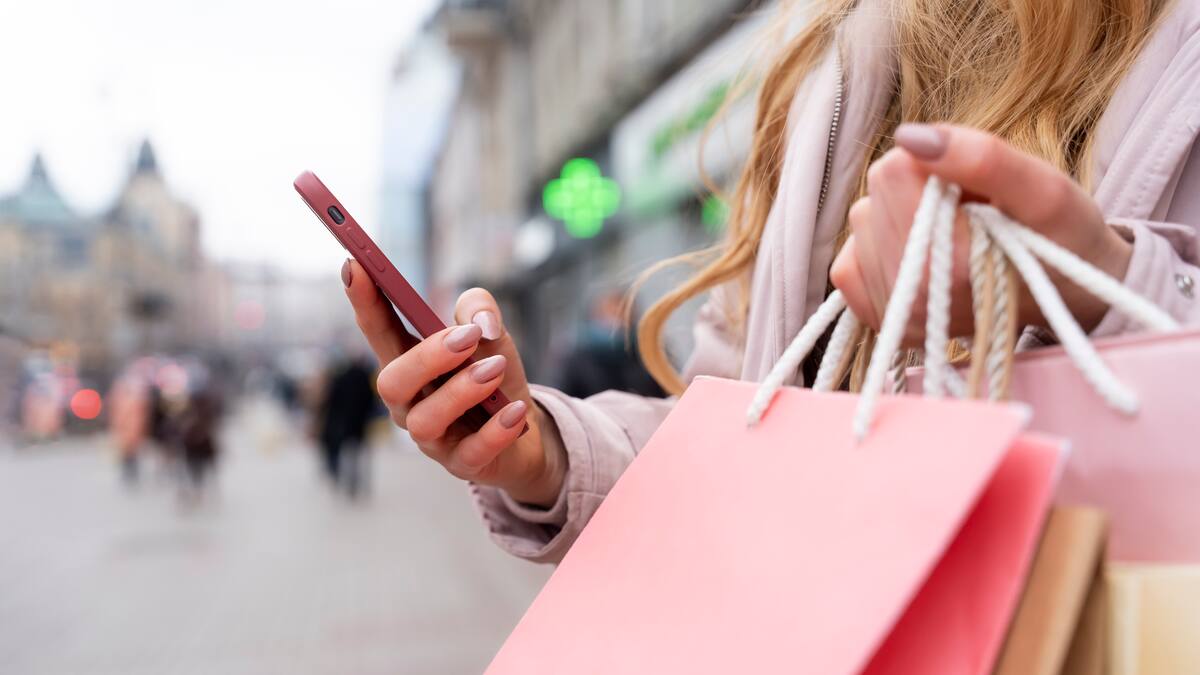 Cuándo sería “la noche de Avellaneda” en Flores antes de Navidad: un evento de ofertas y compras a última hora