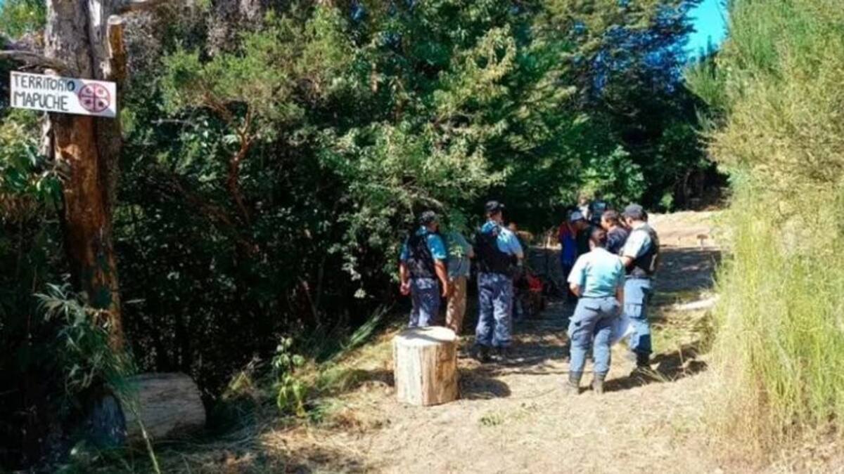 Comunidad mapuche en un terreno en Villa La Angostura. Foto: Gentileza Diario Andino.