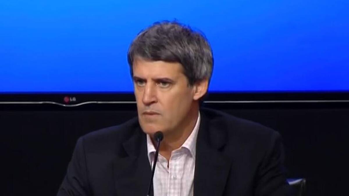 Prat Gay cuestionó a Guzmán por la negociación de la deuda y por "vacunarse de manera clandestina"