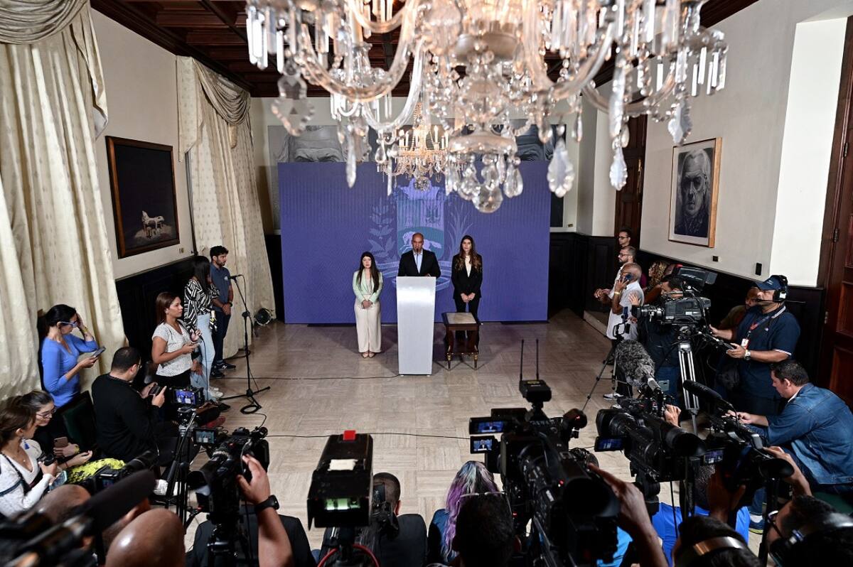 Conferencia de prensa de Héctor Rodríguez, gobernador de Miranda, Venezuela. Foto: Reuters.