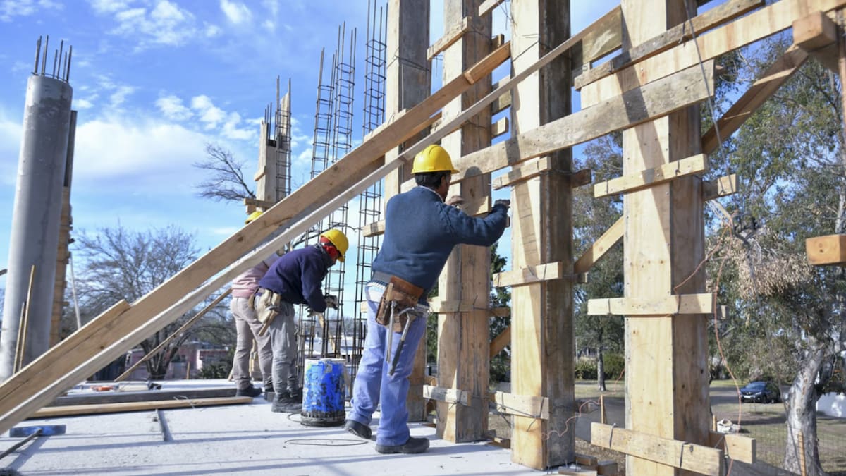 La industria y la construcción crecieron en marzo: los sectores que más repuntaron