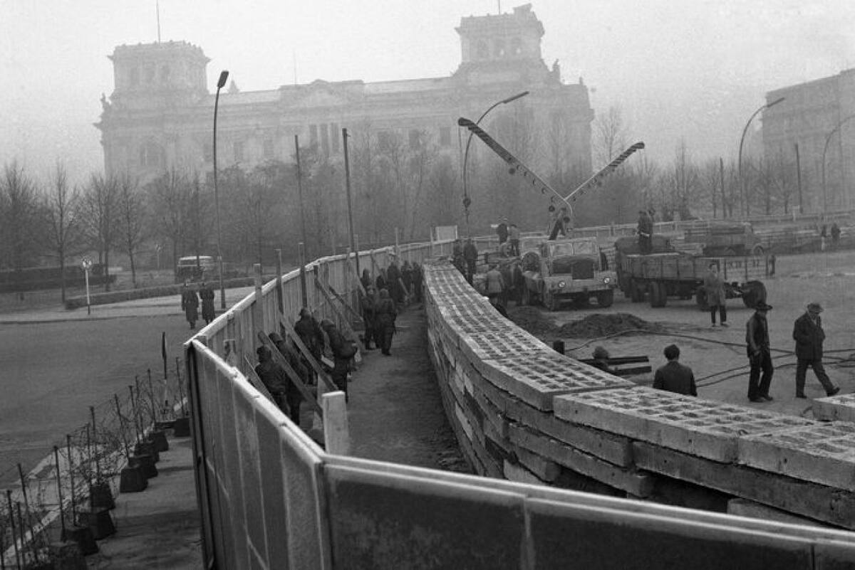 Construcción del Muro de Berlín. Foto: Bundesarchiv.