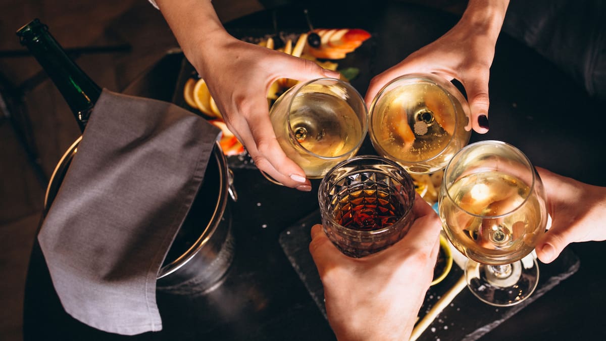 Consumo de alcohol. Foto: Freepik