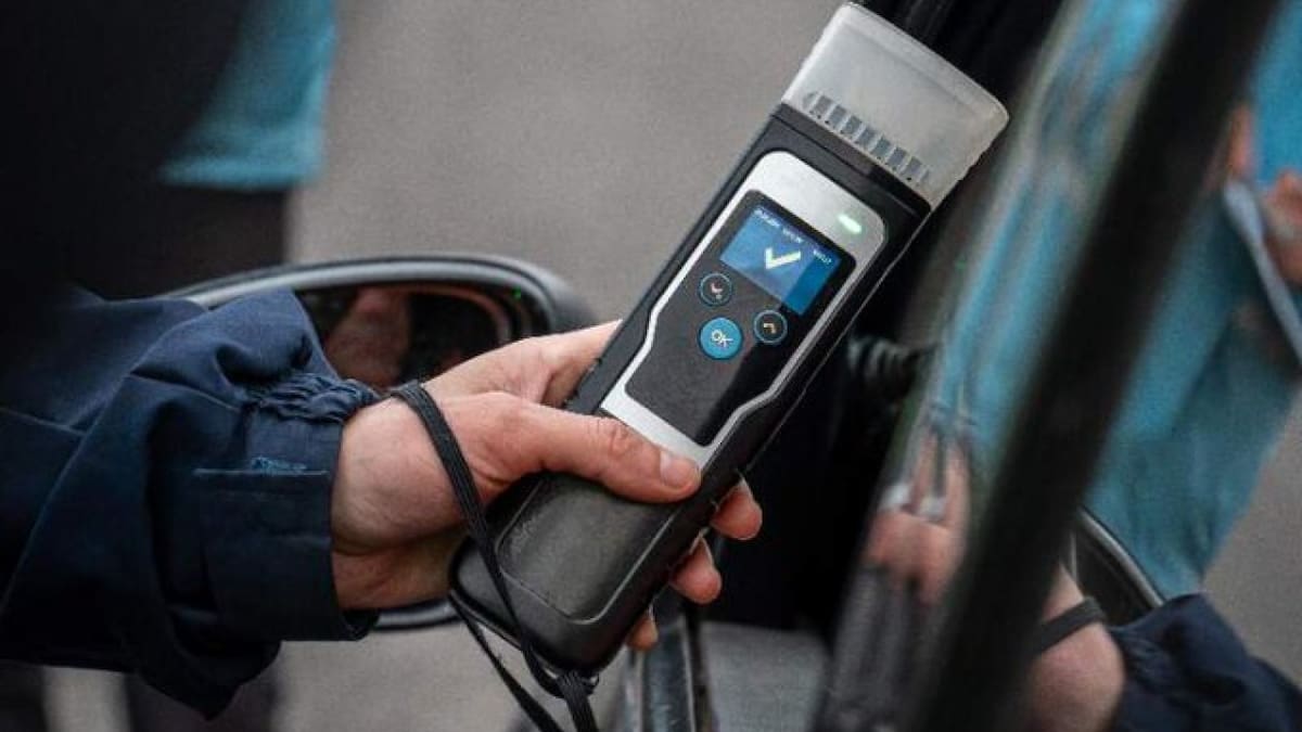 Italia impone el ‘Alcolock’: el dispositivo que no permite manejar si el conductor da positivo en alcoholemia