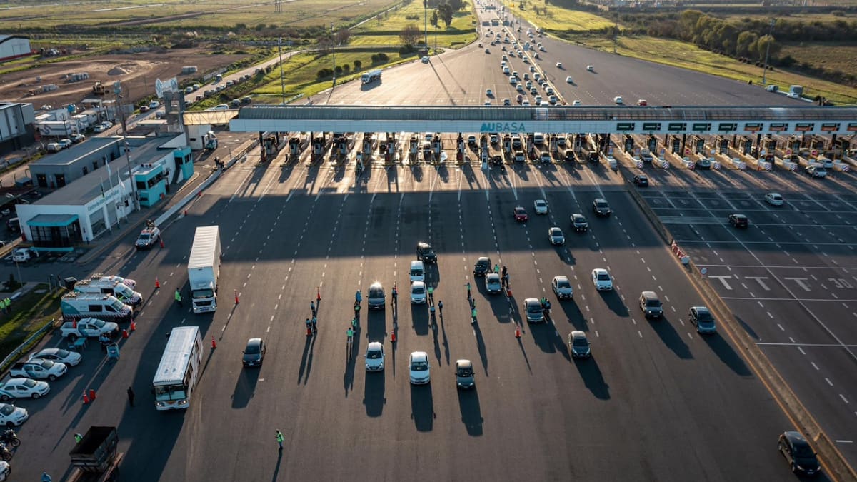 Controles a la salida de los peajes. Foto: X @AU_BA_SA.