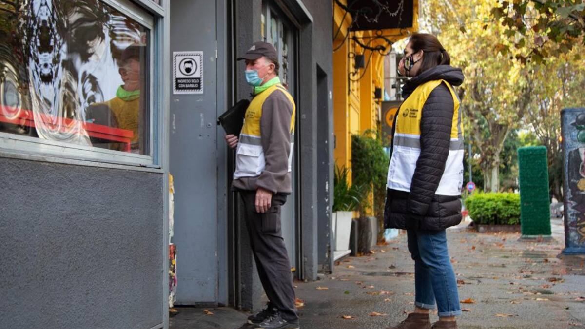 Controles y tareas de prevención contra coronavirus en bares y restaurantes de Ciudad de Buenos Aires, NA